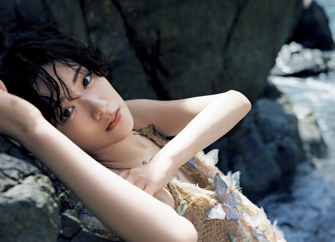生駒里奈写真集「ルリカケス」（青山裕企氏撮影）