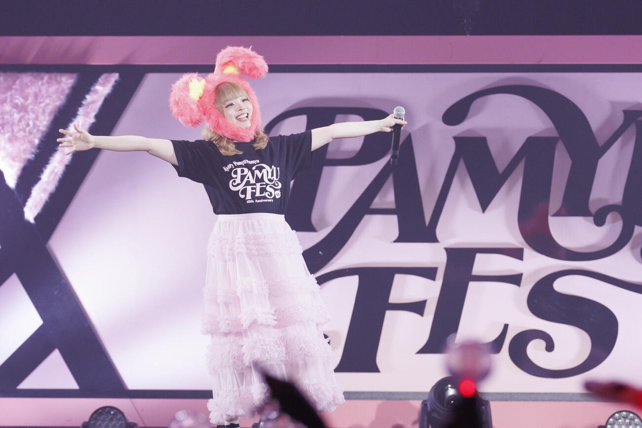 「PAMYU FES　～Kyary Pamyu Pamyu 15th Anniversary～」の開幕MCで会場を盛り上げたきゃりーぱみゅぱみゅ（石井亜希氏撮影）