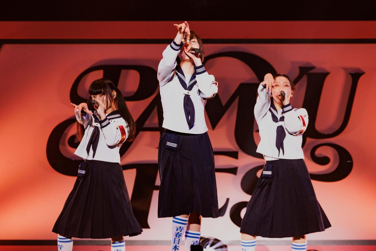 「PAMYU FES　～Kyary Pamyu Pamyu 15th Anniversary～」できゃりーぱみゅぱみゅ（中央）は氣志團とコラボした（ヨシモリユウナ氏撮影）