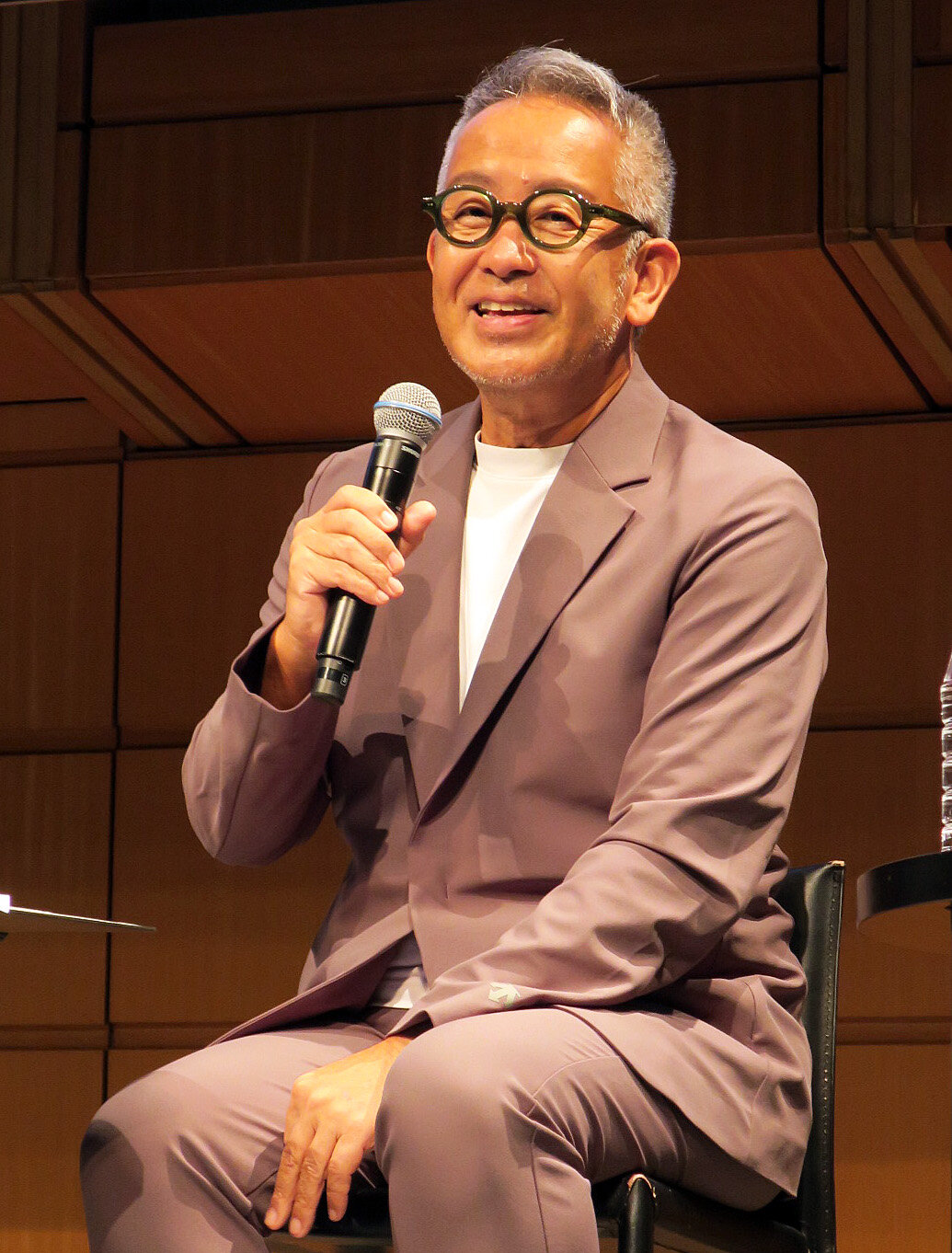 市民公開講座「伝えてみよう　言葉ではじめる前立腺がん治療」にゲスト登壇した宮本亞門氏