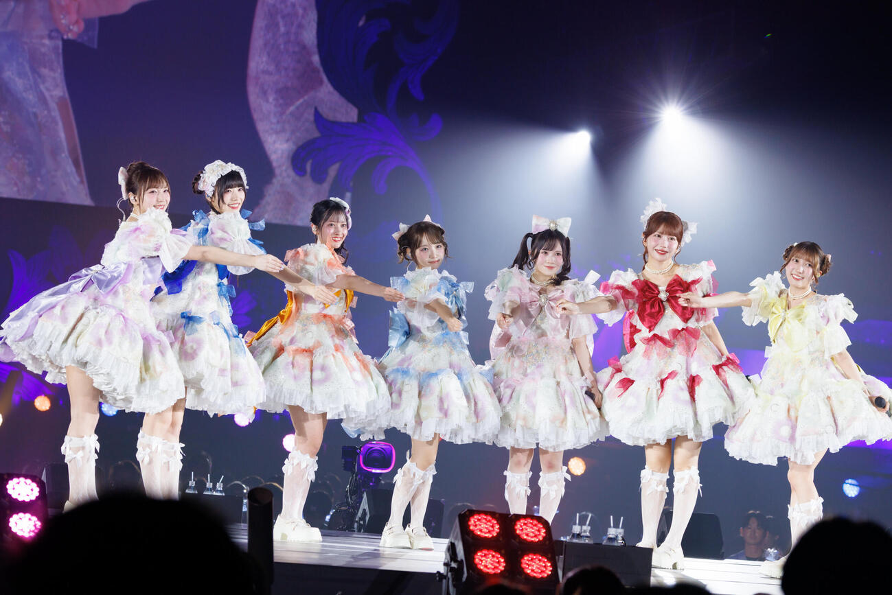 「SWEET STEADY ARENA LIVE 2026　－SUMMER－『STEADY→REVOLUTION』」でパフォーマンスするSWEET STEADY（ヨシモリユウナ氏撮影）