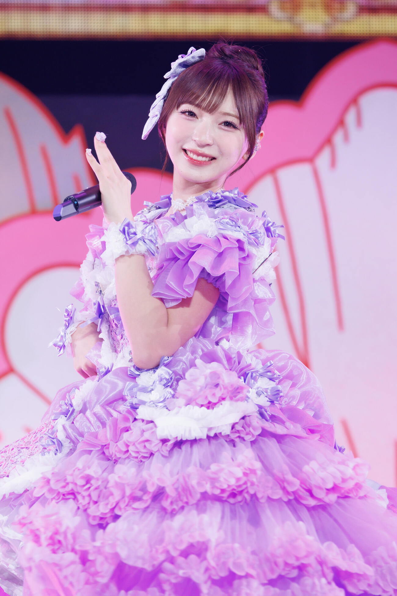 「SWEET STEADY ARENA LIVE 2026　－SUMMER－『STEADY→REVOLUTION』」でパフォーマンスする塩川莉世（ヨシモリユウナ氏撮影）