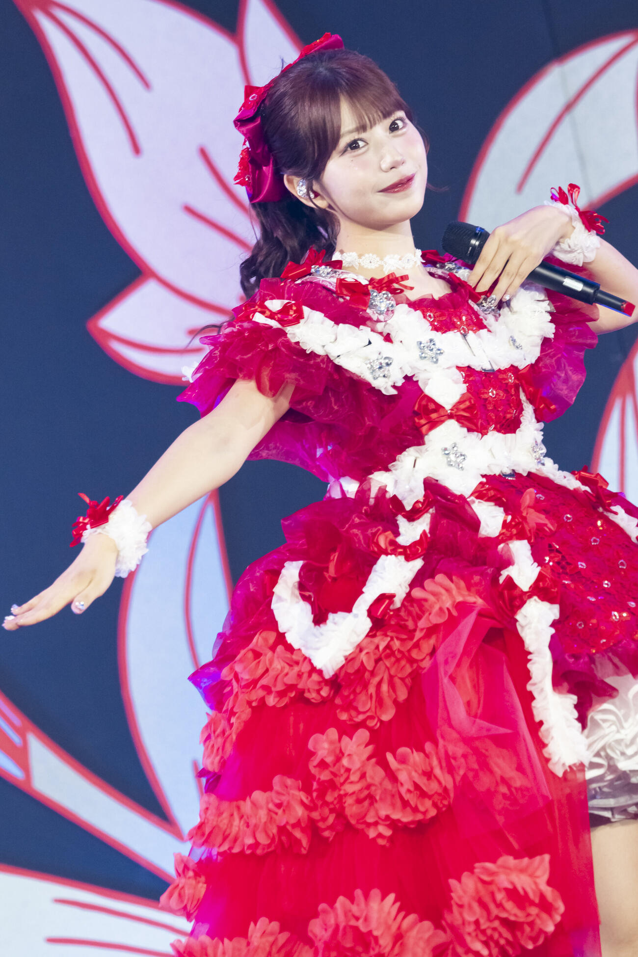 「SWEET STEADY ARENA LIVE 2026　－SUMMER－『STEADY→REVOLUTION』」でパフォーマンスする白石まゆみ（ヨシモリユウナ氏撮影）