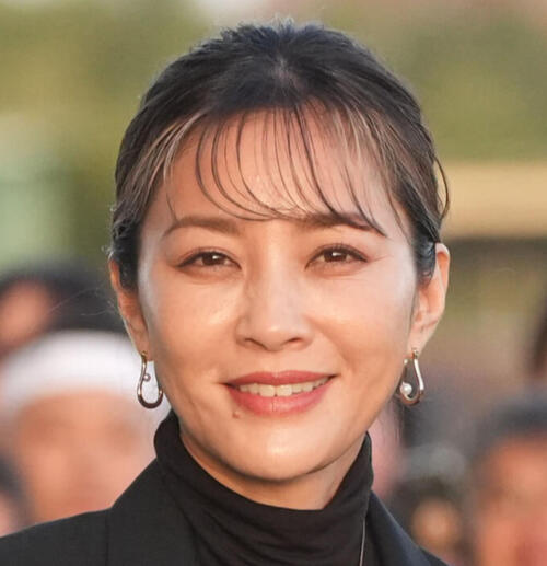 瀬戸朝香「私の不注意により」第一腰椎を骨折し休養発表「今は治療と療養に専念してまいります」