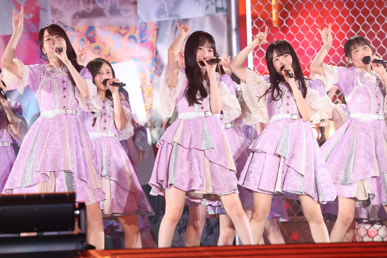 「真夏の全国ツアー2026」千秋楽公演を行った乃木坂46、中央は一ノ瀬美空（C）乃木坂46LLC