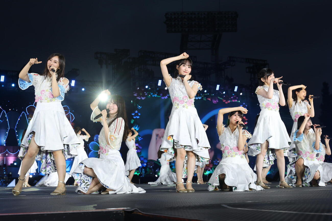 「真夏の全国ツアー2026」千秋楽公演を行った乃木坂46。中央は一ノ瀬美空（C）乃木坂46LLC
