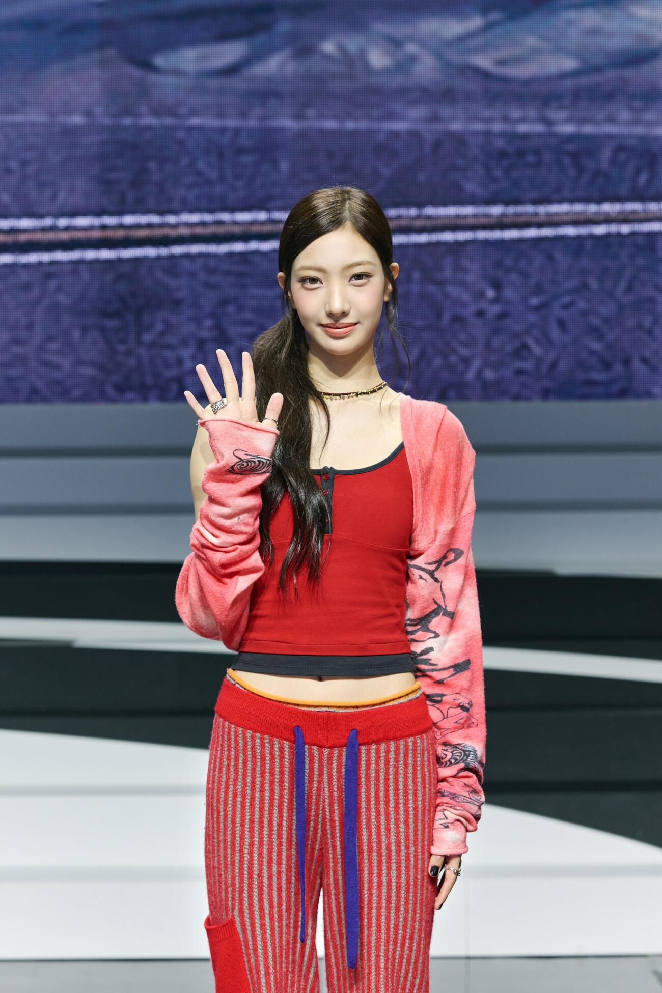 デビュー記念メディアショーケースに出席したSEOYEON（（P）＆（C）ABD）