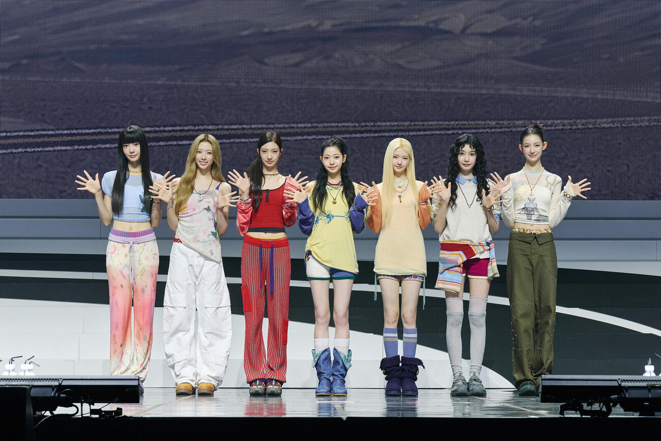 デビュー記念メディアショーケースに出席したTUIDE。左からSEAH、ELENA、SEOYEON、JIA、SEOHEE、SAKI、YI HANI（（P）＆（C）ABD）