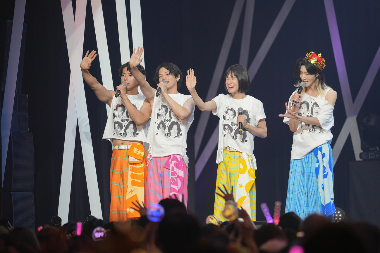 初の東名阪Zeppツアー「モナキやで☆しらんけど」最終公演で手を振るモナキ　Shotaro Yaoita氏(NEWFATGLORYFILMS)、Sho Honda氏、松本享恭氏、ヤマダユウスケ撮影氏、外部提供

