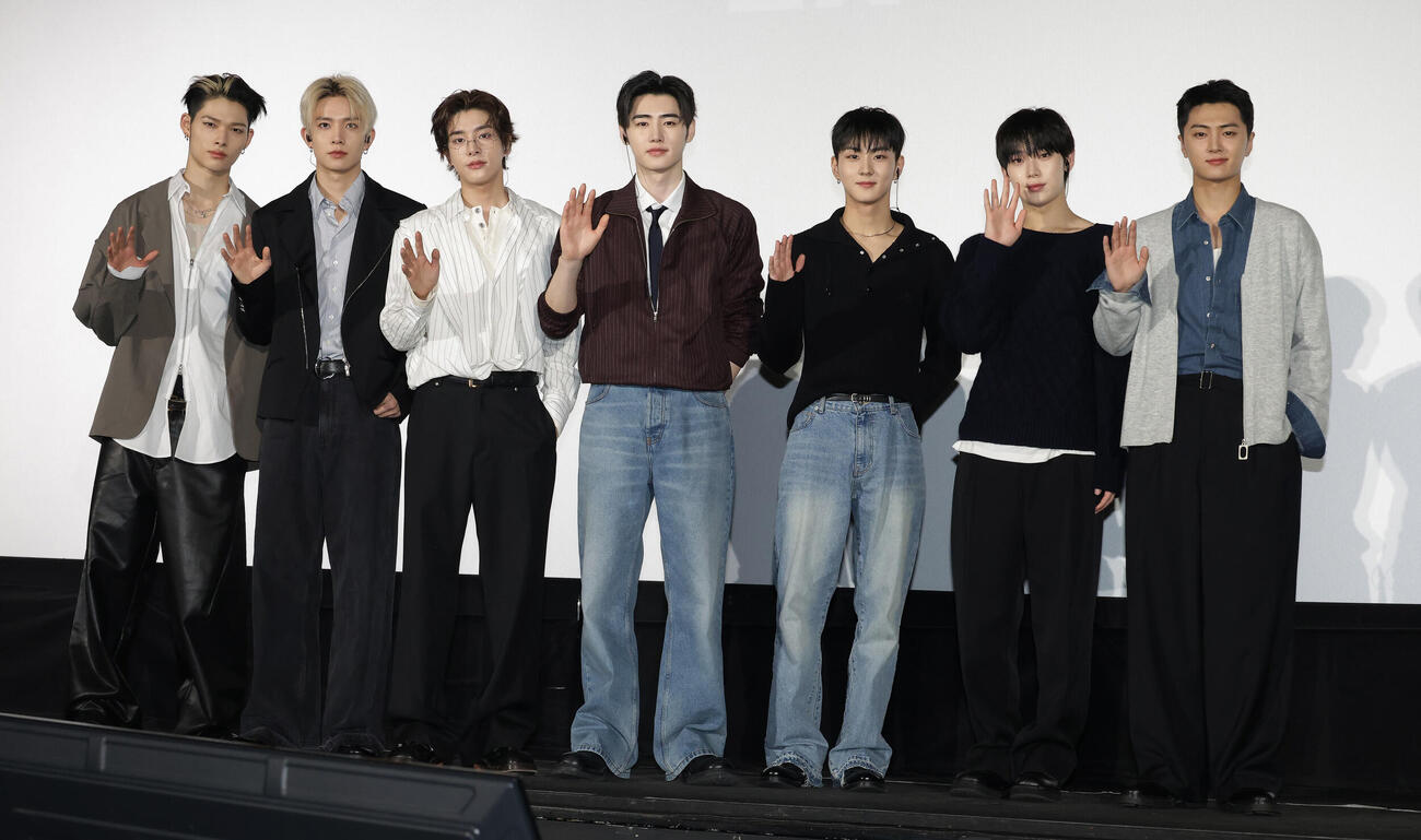 ENHYPEN、左からNI－KI、HEESEUNG、JAKE、SUNGHOON、JUNGWON、SUNOO、JAY（2026年2月撮影）