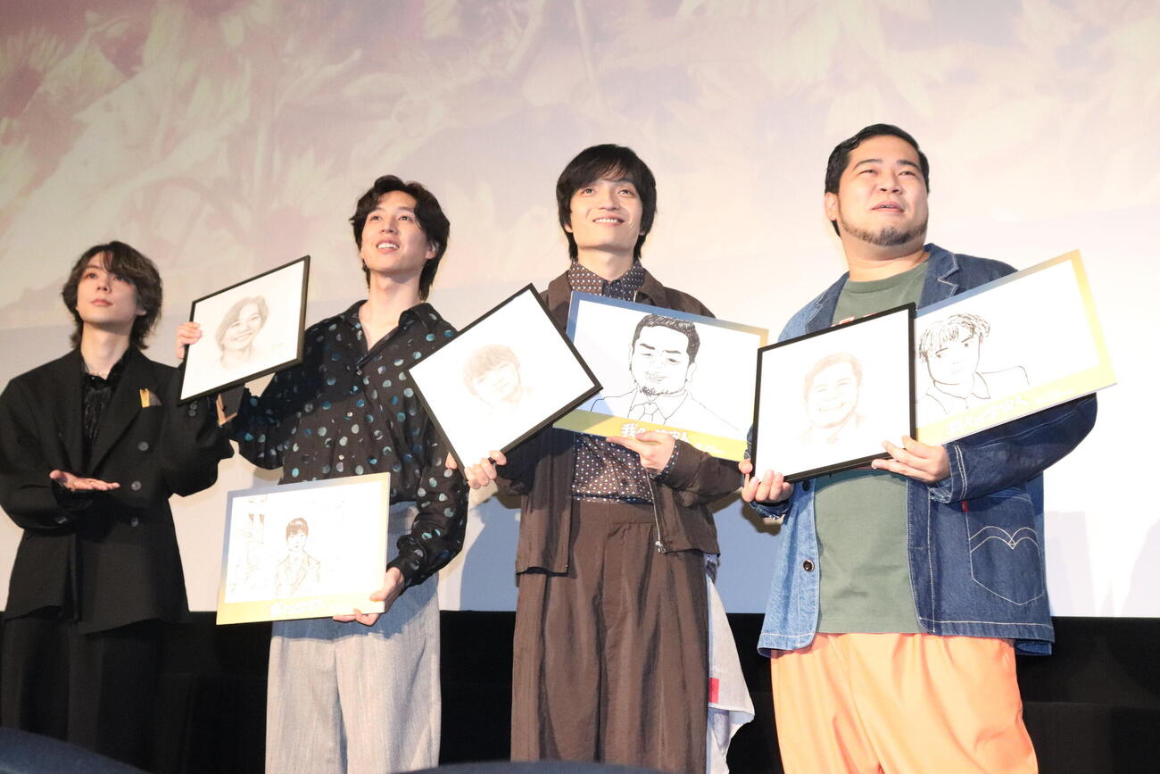 映画「我々は宇宙人」ジャパンプレミアに出席した、左から門脇康平監督、板東龍汰、岡山天音、松井ケムリ