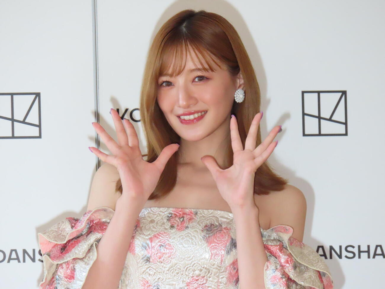 3rd写真集の発売記念会見に臨んだ中田花奈