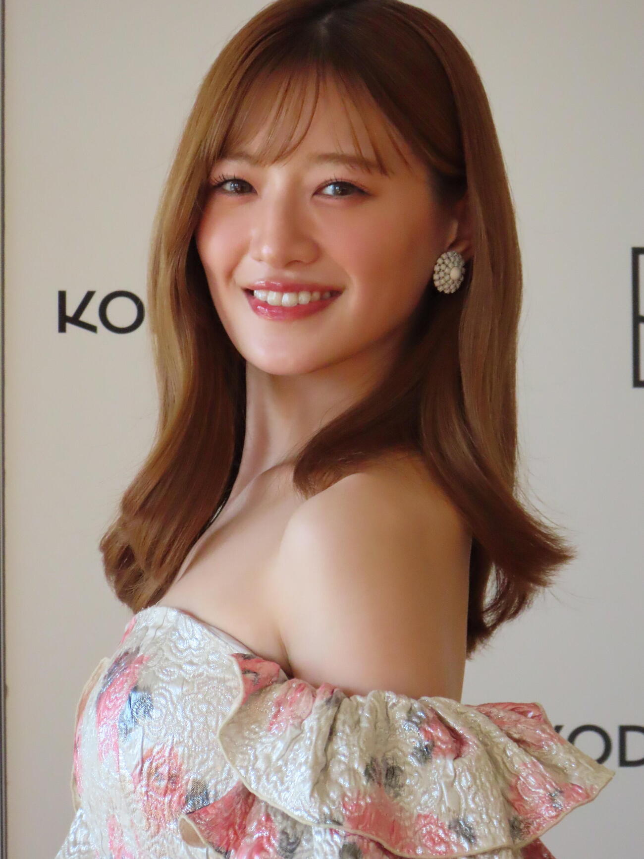3rd写真集の発売記念会見に臨んだ中田花奈