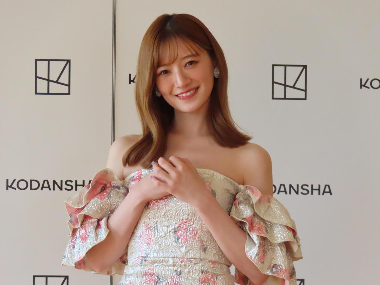 3rd写真集の発売記念会見に臨んだ中田花奈