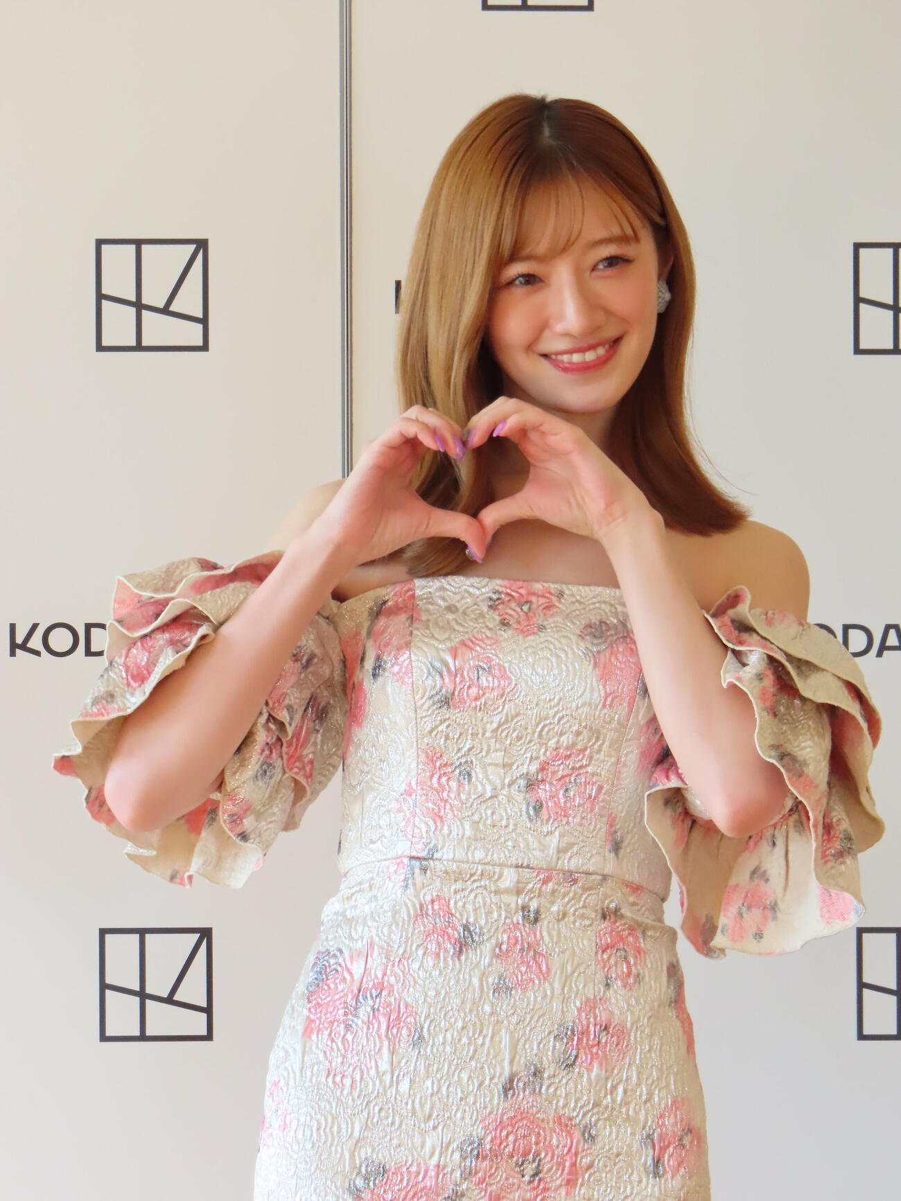 3rd写真集の発売記念会見に臨んだ中田花奈