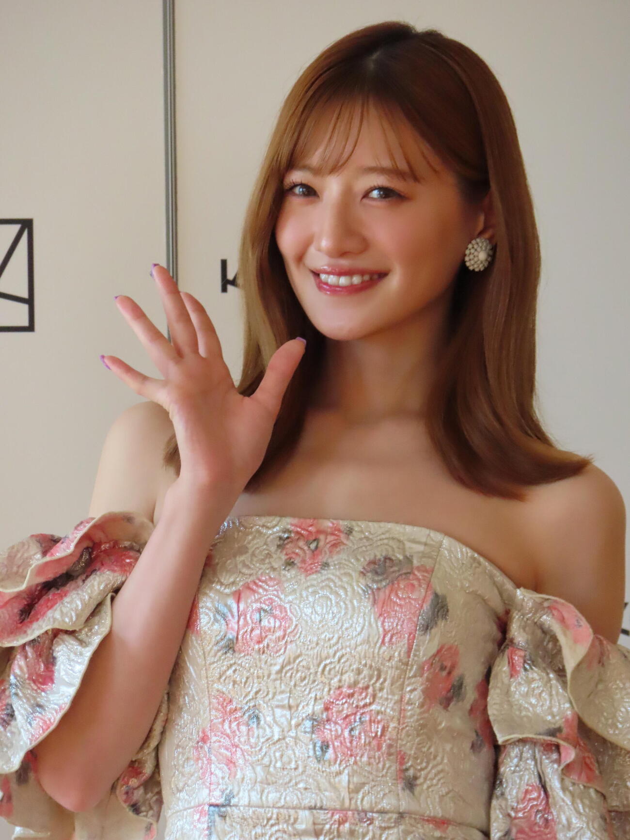 3rd写真集の発売記念会見に臨んだ中田花奈