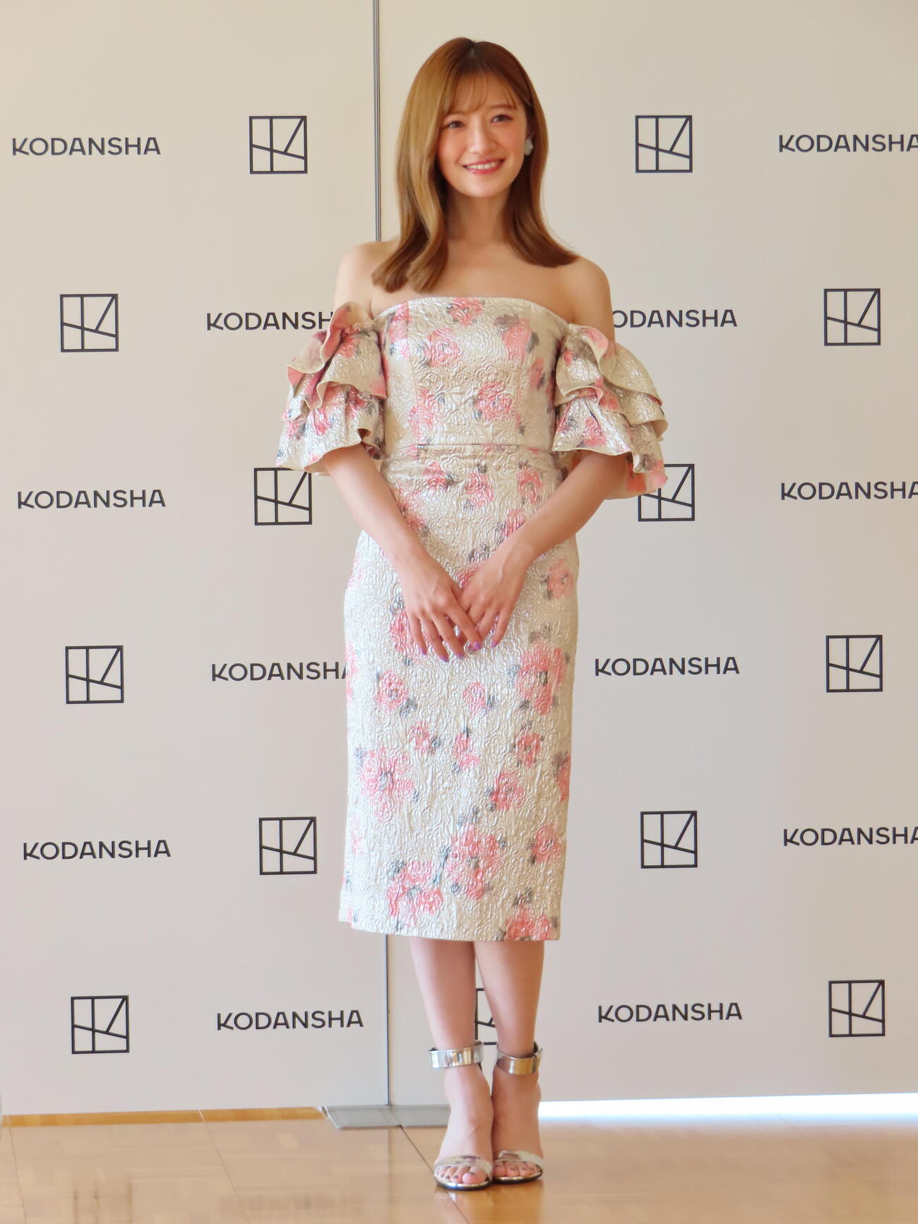 3rd写真集の発売記念会見に臨んだ中田花奈