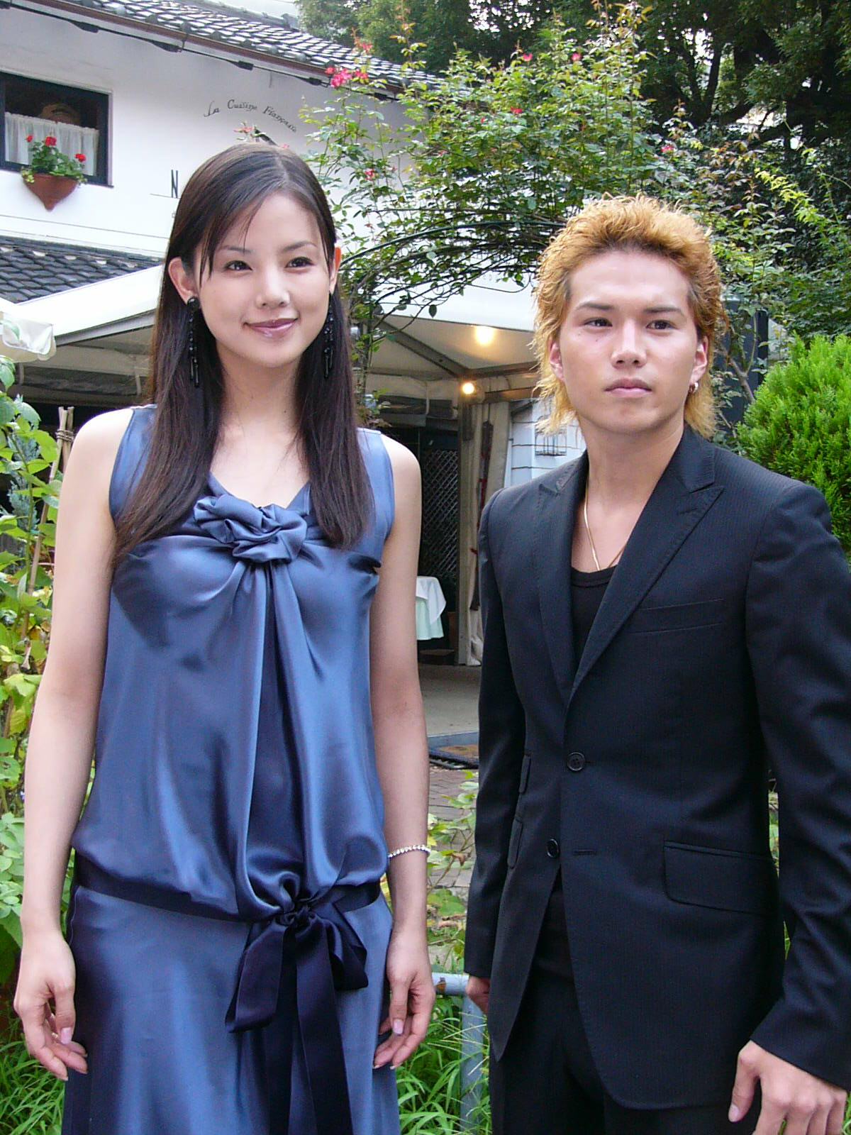 映画「天使の卵」の完成披露会見に出席した左から小西真奈美、市原隼人（2006年8月撮影）