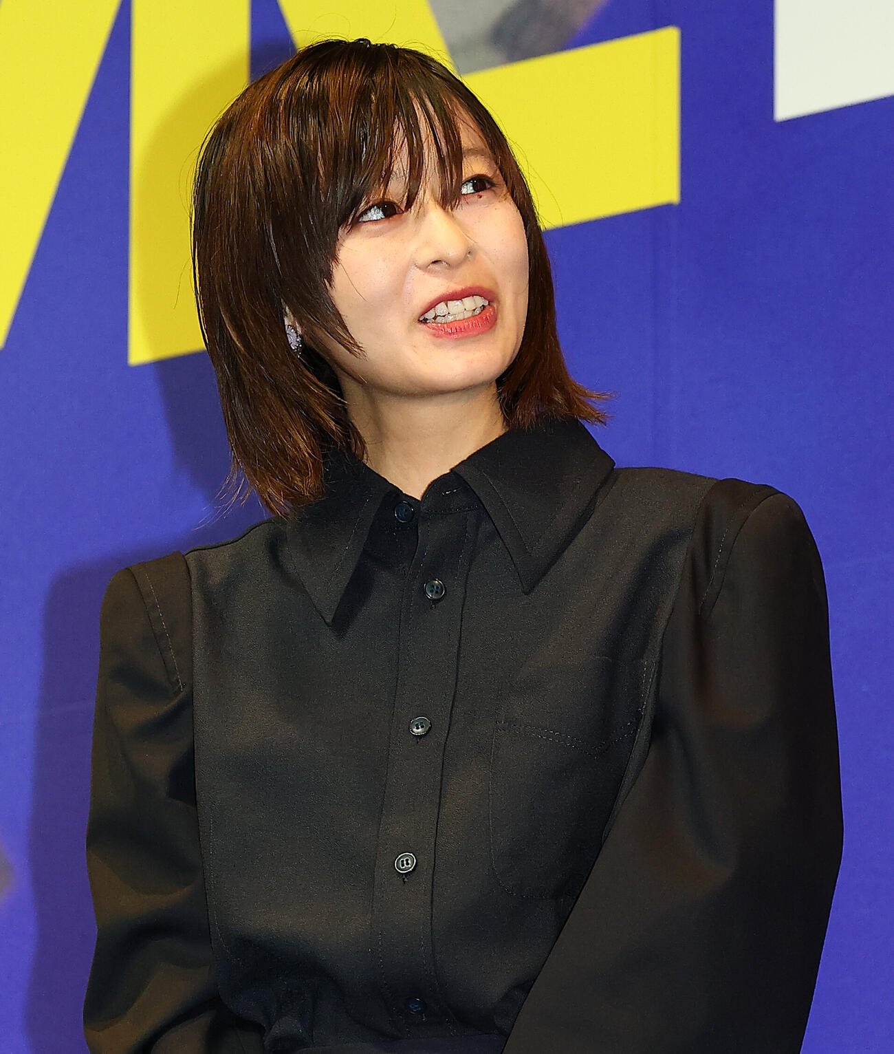 映画「藁にもすがる獣たち」完成披露舞台あいさつに登場した森七菜（撮影・野上伸悟）