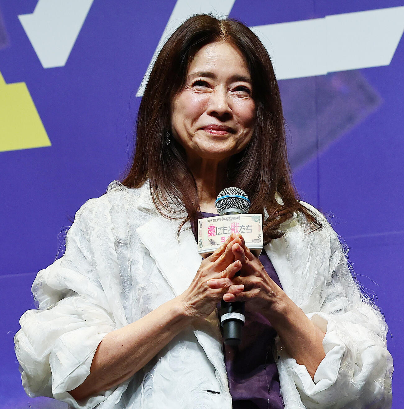 映画「藁にもすがる獣たち」完成披露舞台あいさつに登場した風吹ジュン（撮影・野上伸悟）