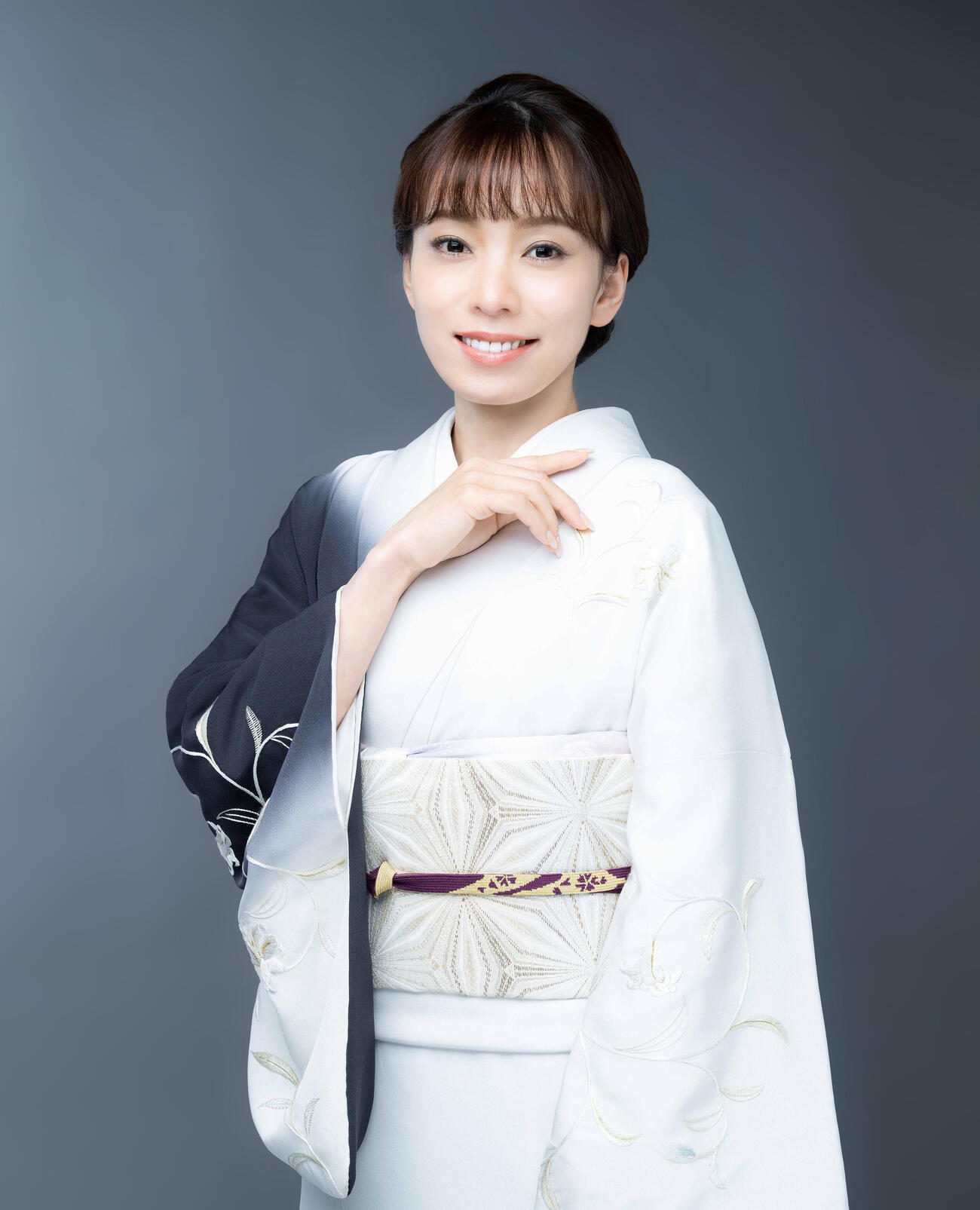 浜圭介さんの作曲家生活60周年記念コンサートで歌唱する杜このみ