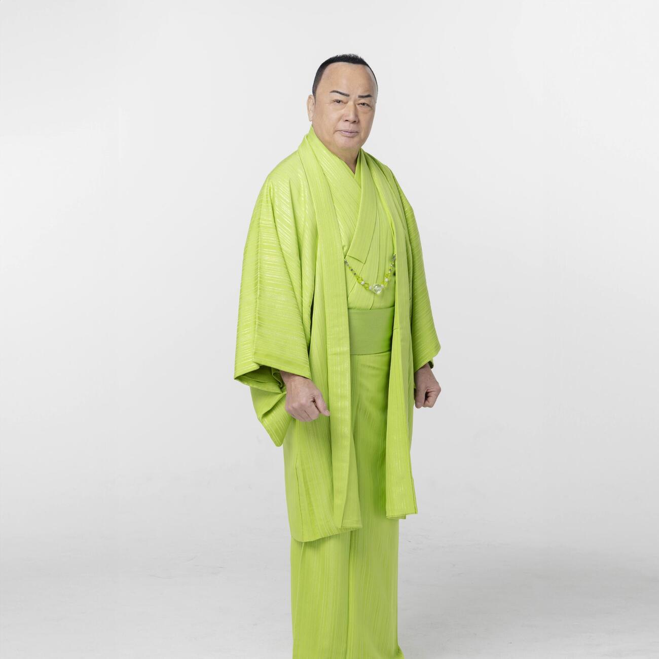浜圭介さんの作曲家生活60周年記念コンサートで歌唱する細川たかし