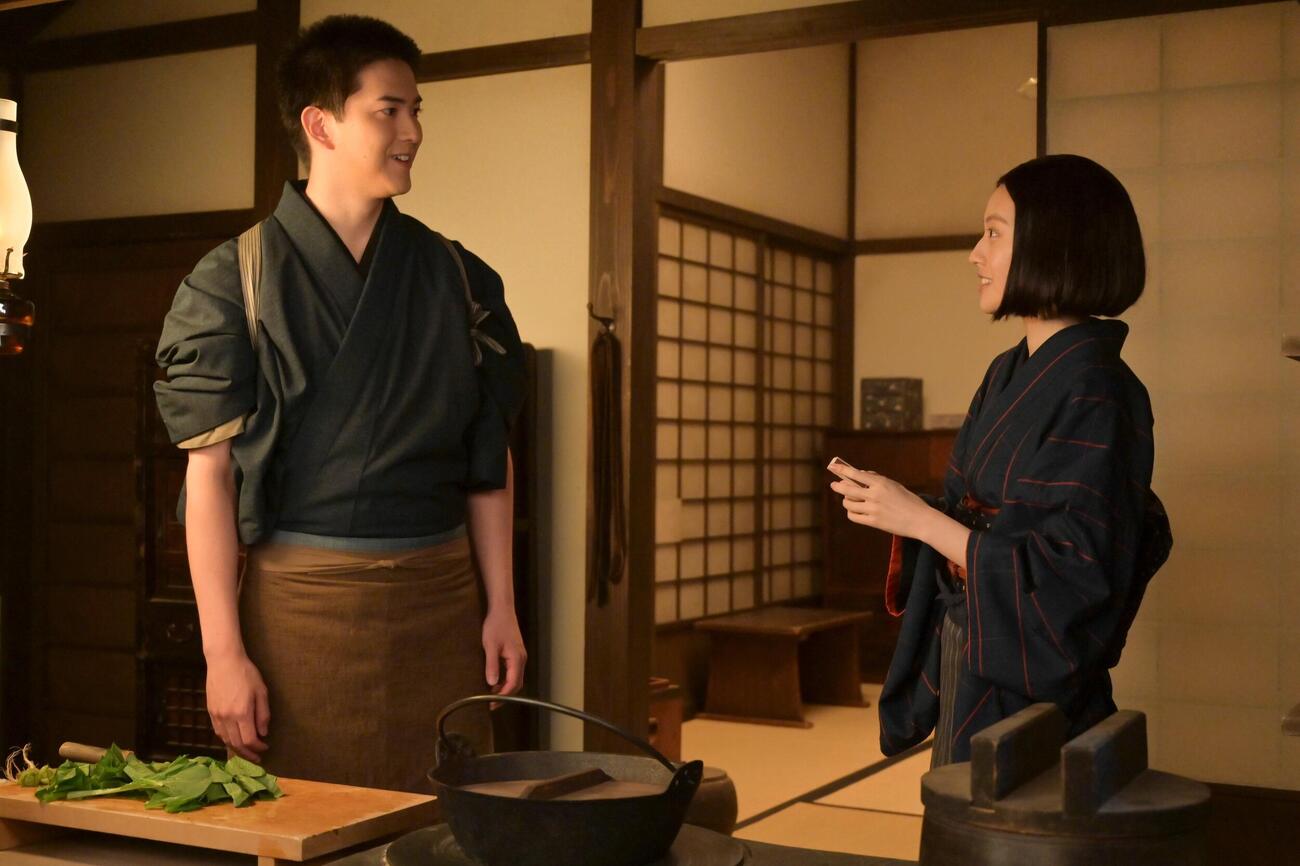 「風、薫る」で夫婦役を演じる甲斐翔真（左）と上坂樹里