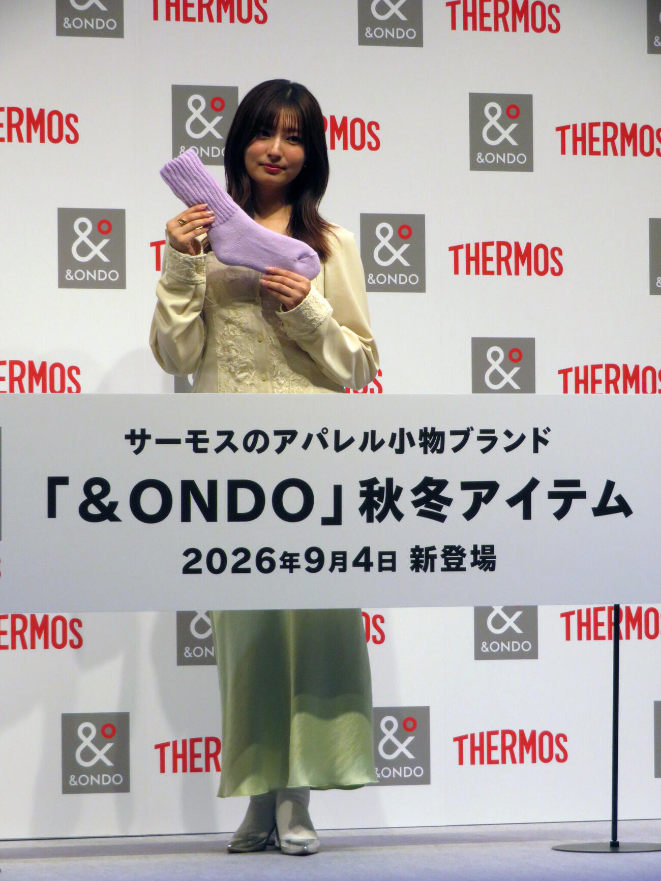 サーモスのアパレル小物ブランド「＆ONDO」イメージキャラクターに就任した吉川愛（撮影・川田和博）
