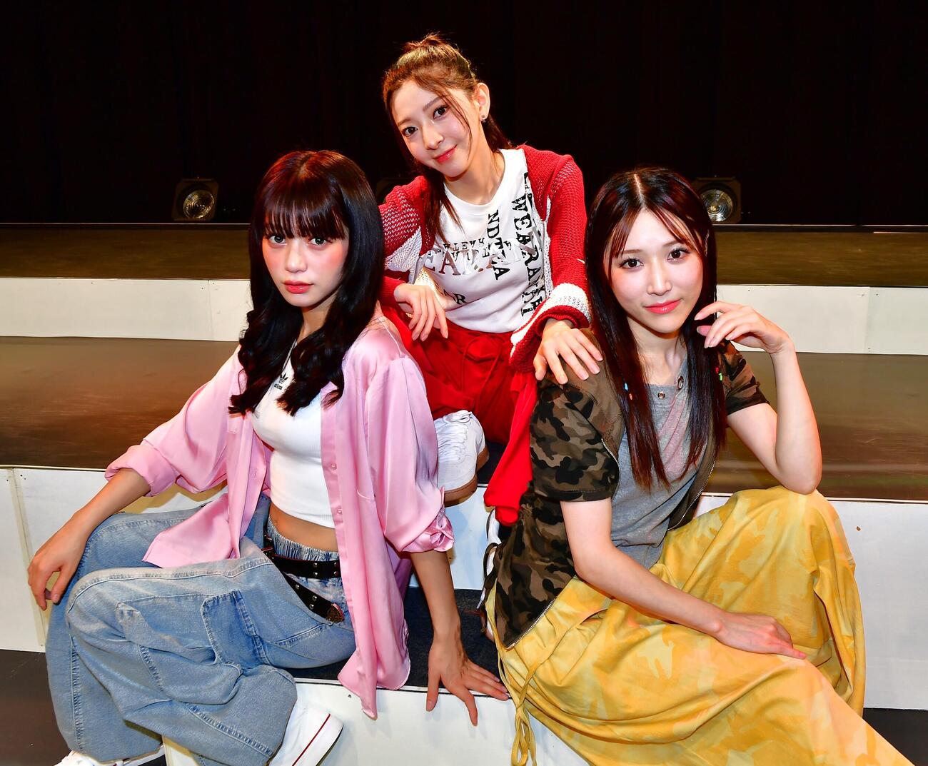 出演舞台「It's SHOW TIME」の見どころなどを語った、左から長月翠、菅原りこ、北澤早紀