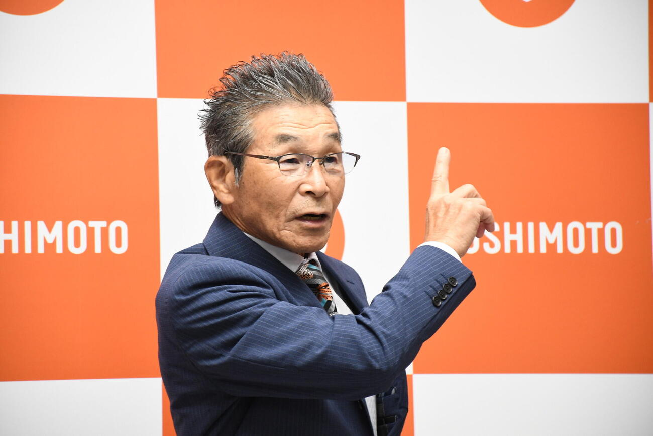 GM月例会見に出席した吉本新喜劇の間寛平GM（撮影・阪口孝志）