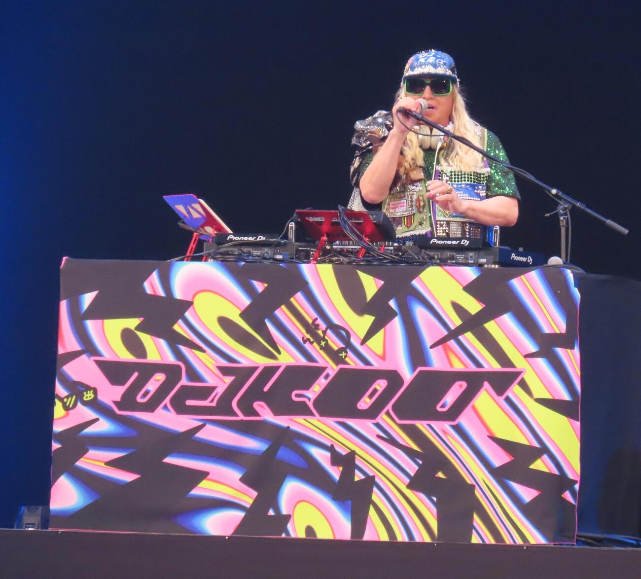 「DANCE CLUB CHAMPIONSHIP」（DCC、第14回全国高等学校ダンス部選手権）に出席したDJ KOO