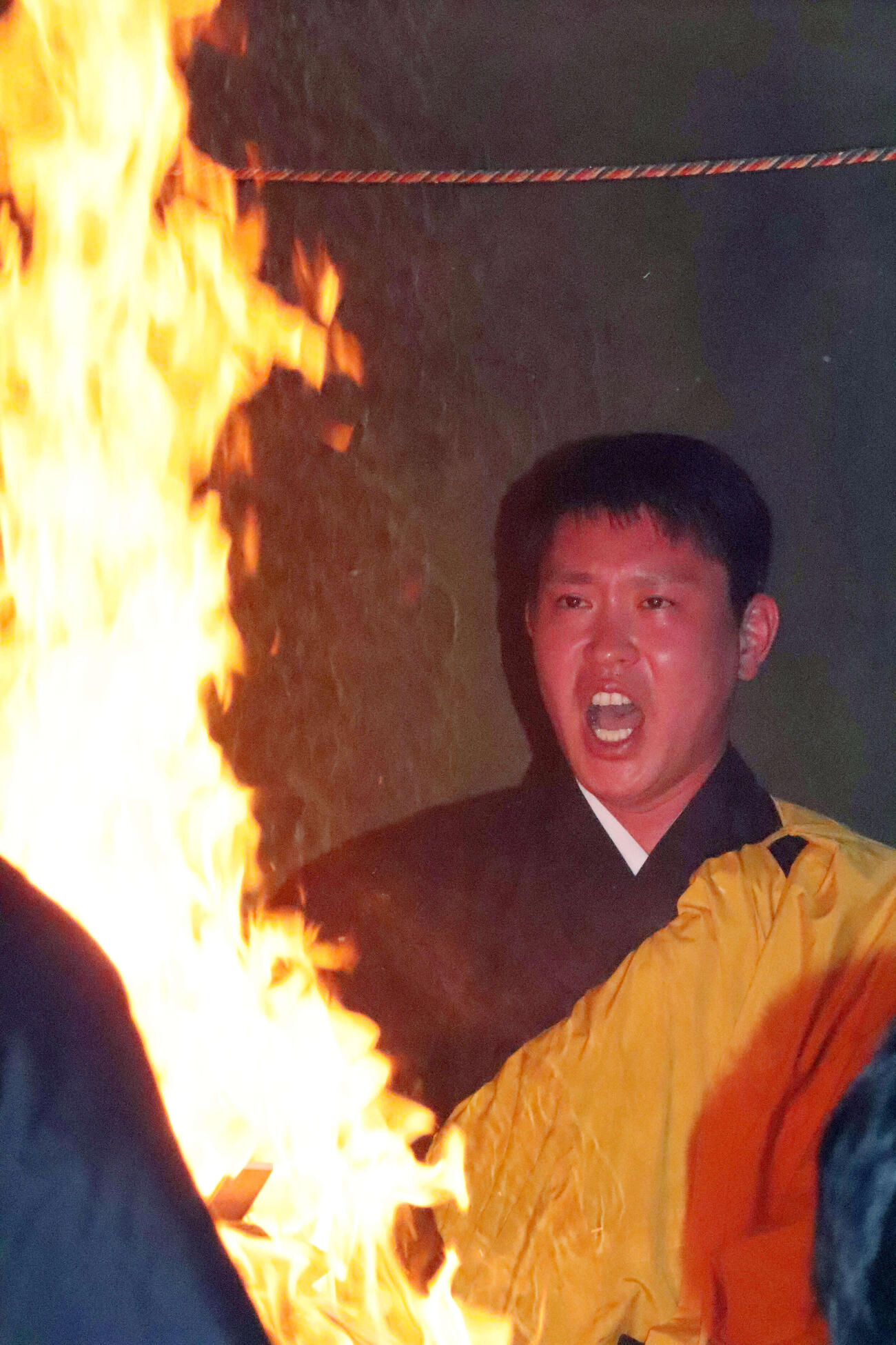 護摩行を行う広島堂林翔太（25年1月撮影）