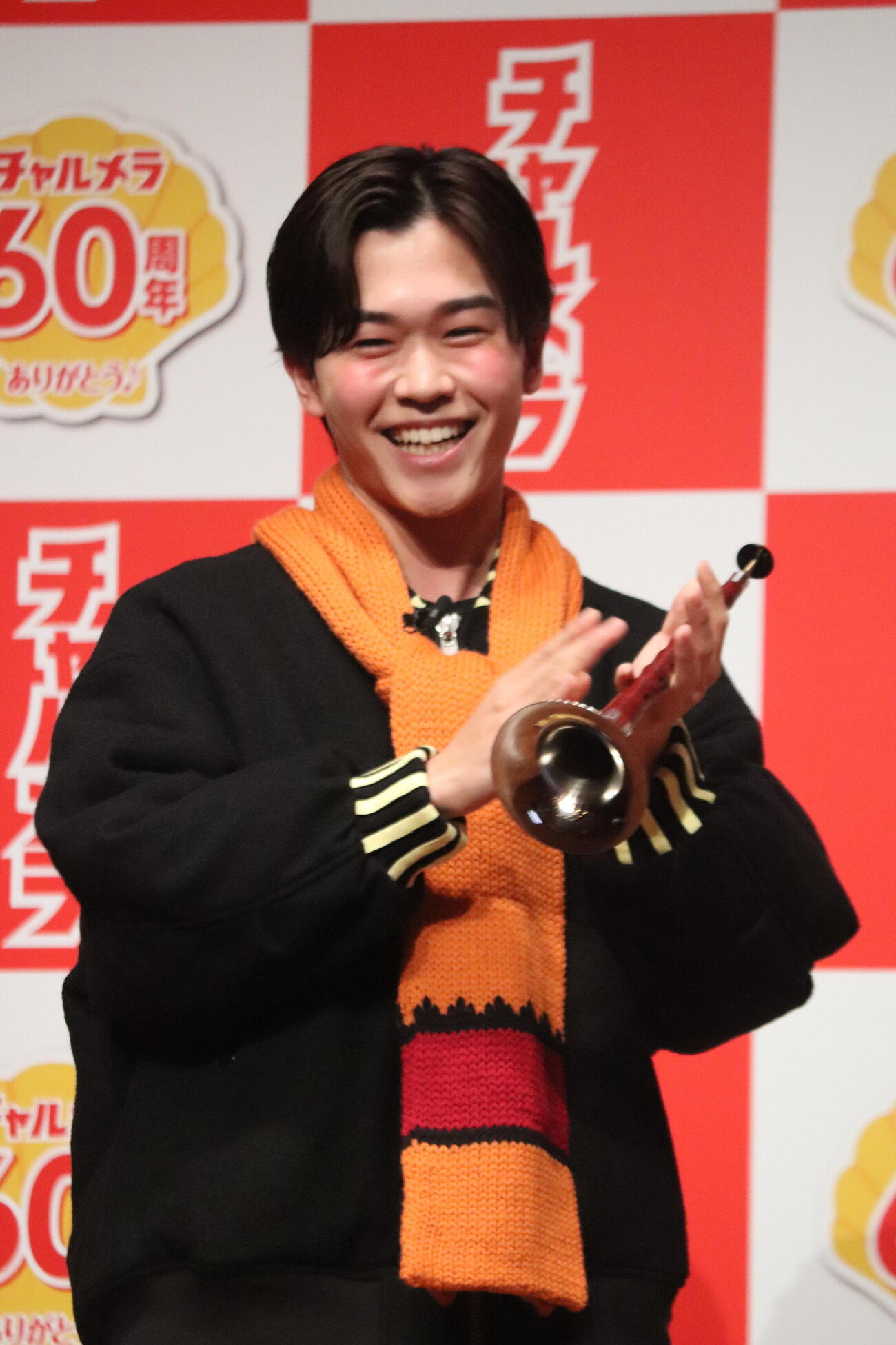 「明星チャルメラ　発売60周年記念　新CM発表会」でチャルメラを演奏した鈴木福