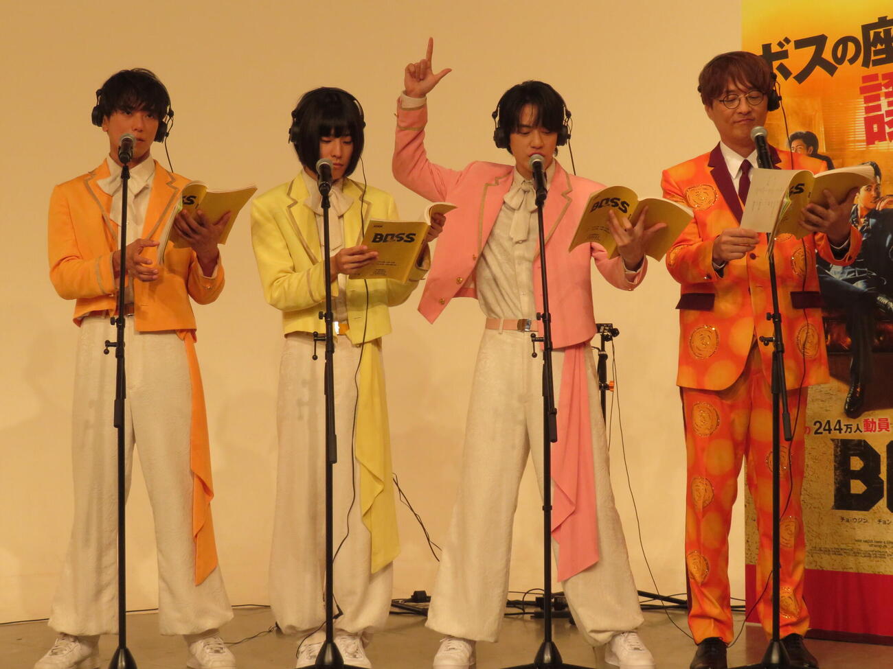 韓国映画「BOSS／ボス」生アフレコイベントに出席した、左からモナキの、じん、おヨネ、ケンケン、純烈の酒井一圭（撮影・村上幸将）