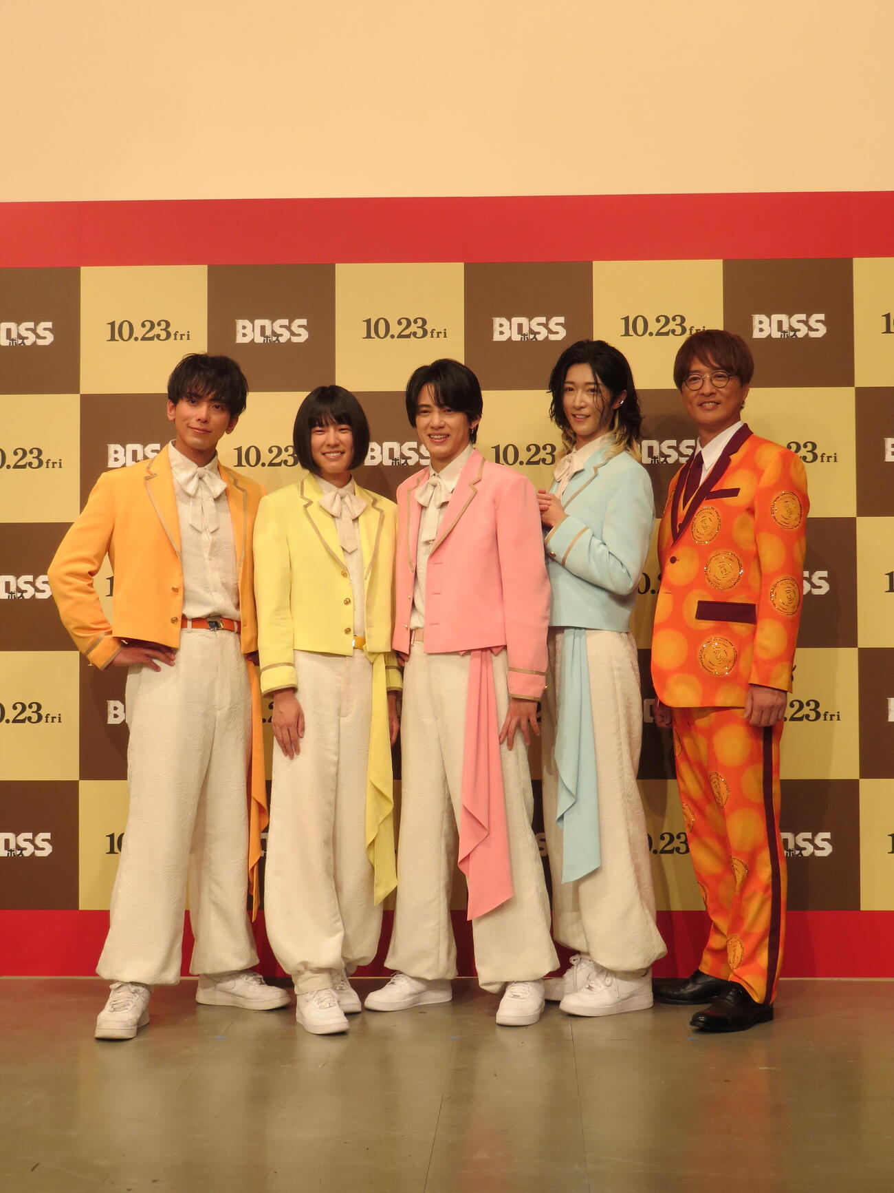 韓国映画「BOSS／ボス」生アフレコイベントに出席した、左からモナキの、じん、おヨネ、ケンケン、サカイJr．、純烈の酒井一圭（撮影・村上幸将）