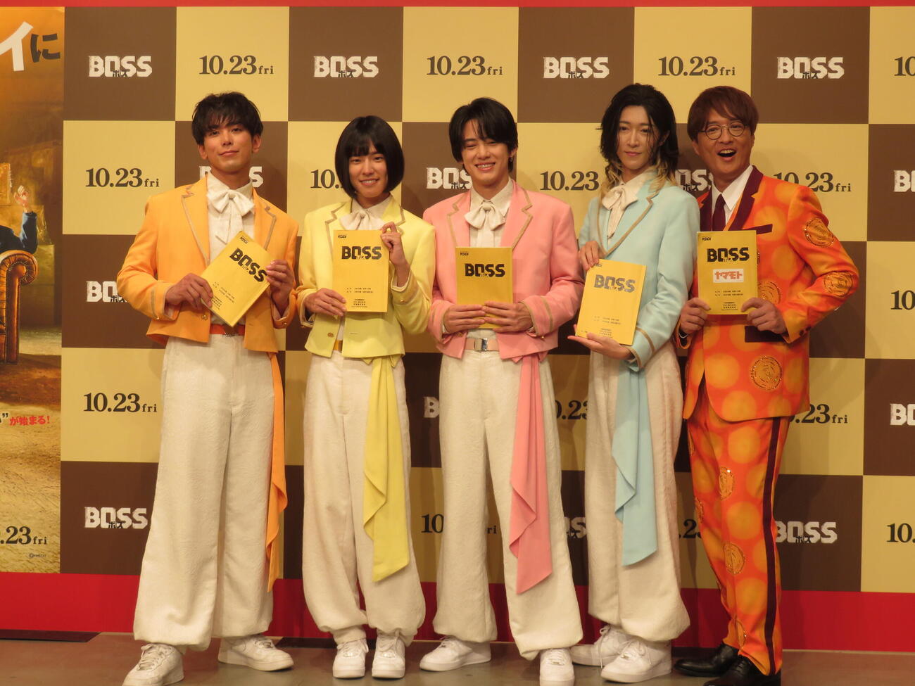 韓国映画「BOSS／ボス」生アフレコイベントに出席した、左からモナキの、じん、おヨネ、ケンケン、サカイJr．、純烈の酒井一圭（撮影・村上幸将）
