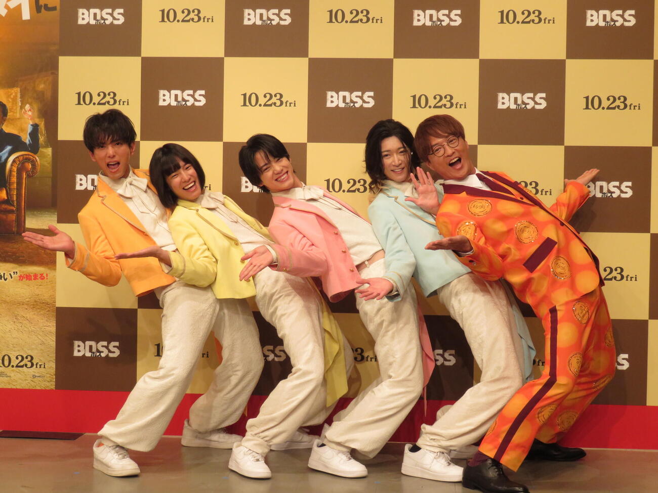 韓国映画「BOSS／ボス」生アフレコイベントに出席した、左からモナキの、じん、おヨネ、ケンケン、サカイJr．、純烈の酒井一圭（撮影・村上幸将）