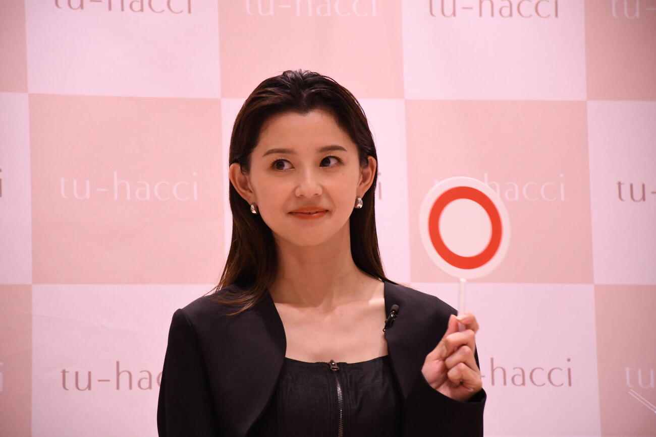 インナーファッションブランド「tu－hacci」の一日店長就任イベントに登場した朝比奈彩（撮影・阪口孝志）