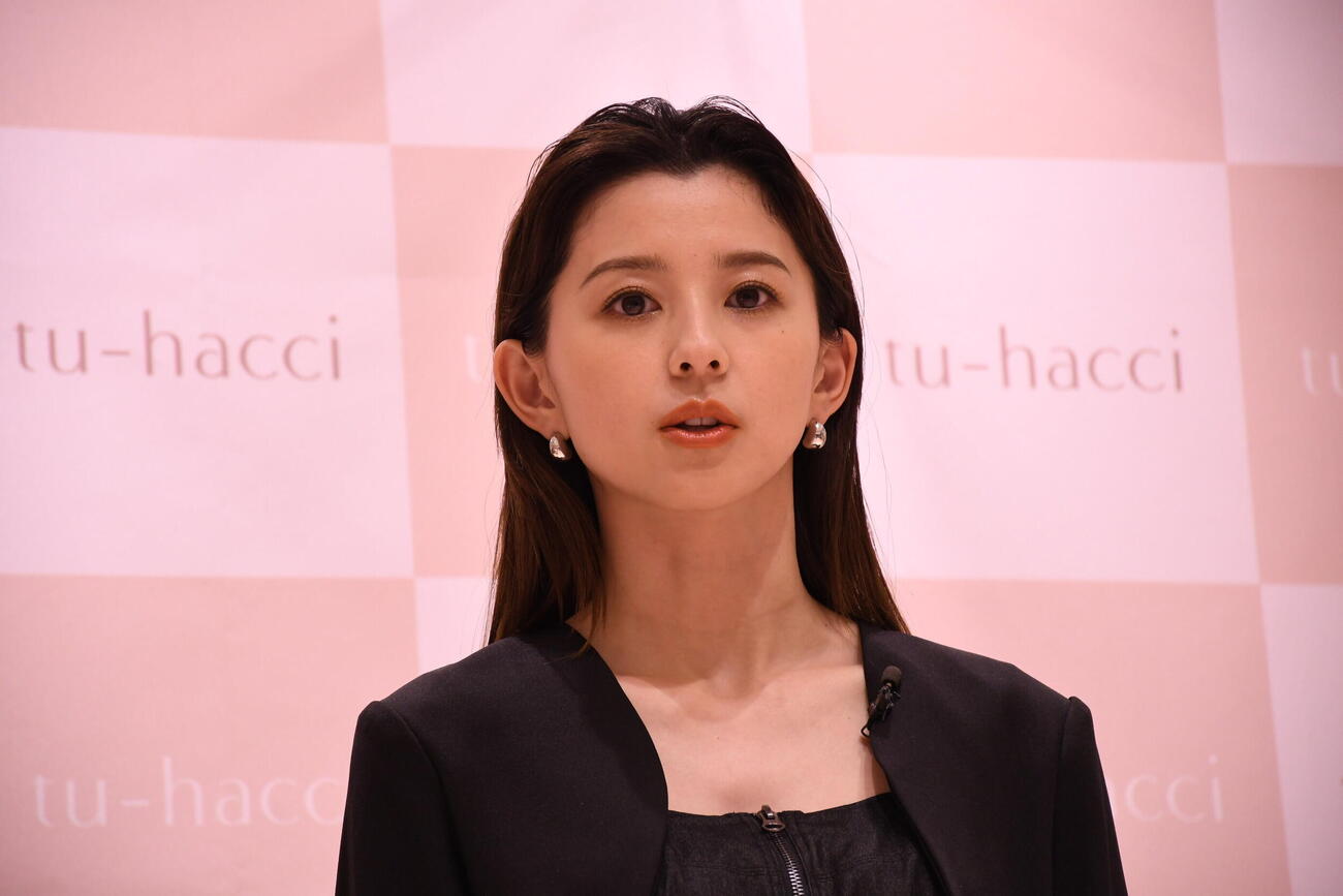 インナーファッションブランド「tu－hacci」の一日店長就任イベントに登場した朝比奈彩（撮影・阪口孝志）