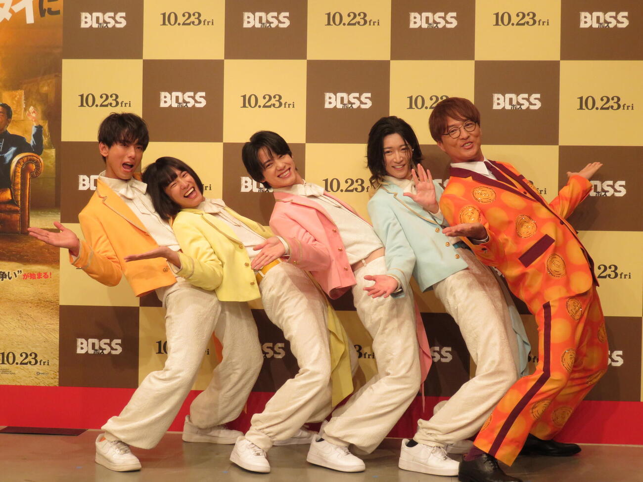 韓国映画「BOSS／ボス」生アフレコイベントに出席した、左からモナキのじん、おヨネ、ケンケン、サカイJr．、純烈の酒井一圭（撮影・村上幸将）