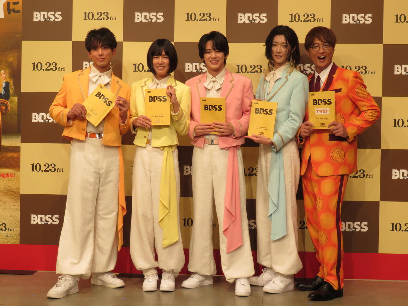 韓国映画「BOSS／ボス」生アフレコイベントに出席した、左からモナキのじん、おヨネ、ケンケン、サカイJr．、純烈の酒井一圭（撮影・村上幸将）