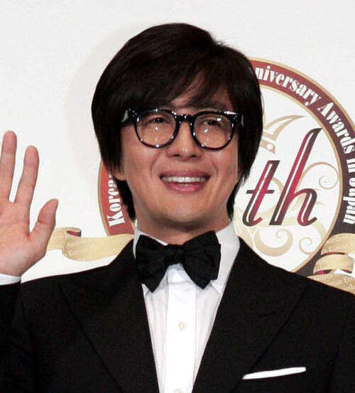 ヨン様の会見から「つまみ出された」芸人「セイセイセイ！」連発で屈強SPに「急にガッと肩を」