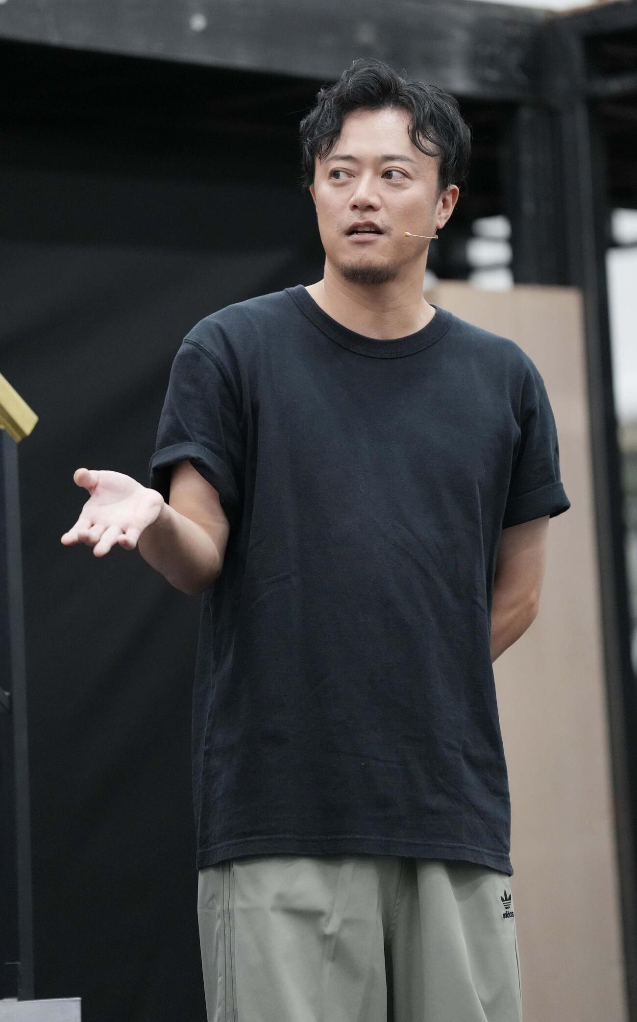 ミュージカル「民王」稽古場会見に臨む上川一哉（撮影・小沢裕）