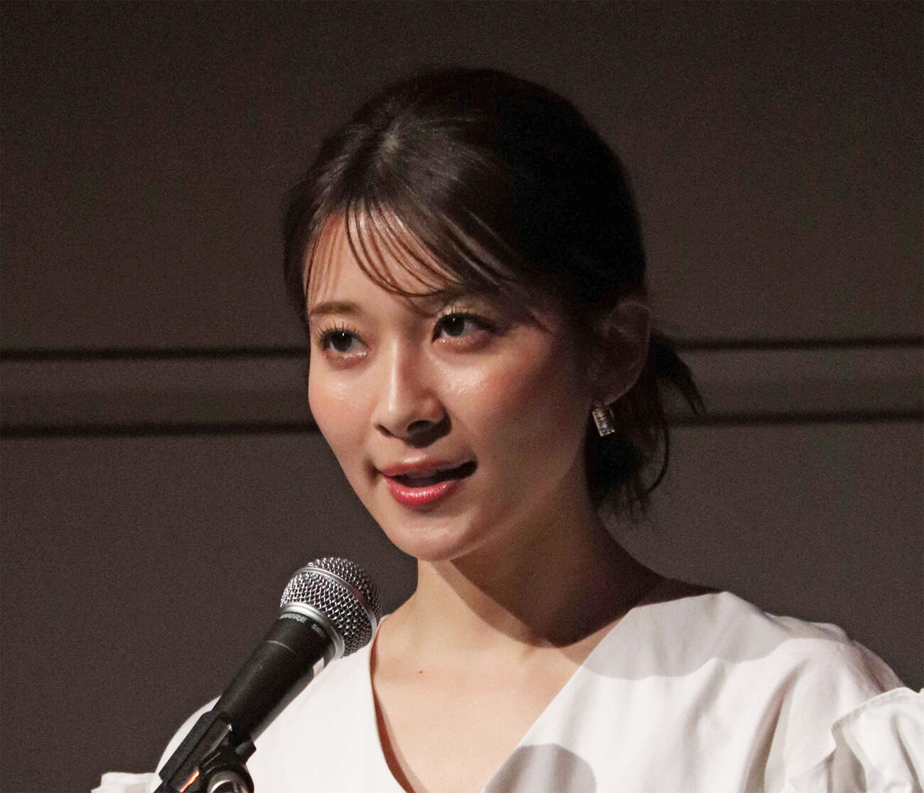 山本里菜アナウンサー（2024年4月撮影）