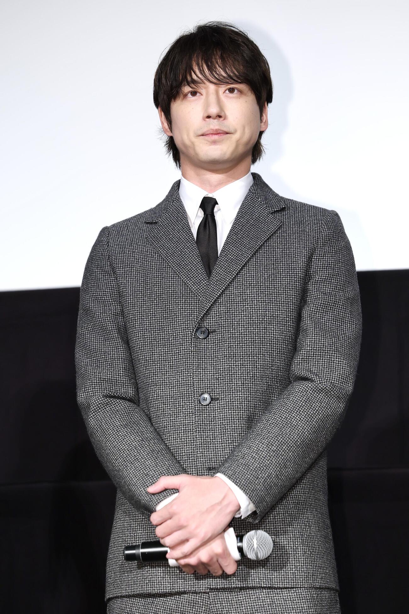 映画「私はあなたを知らない、」初日舞台あいさつに登壇した坂口健太郎（撮影・宮地輝）