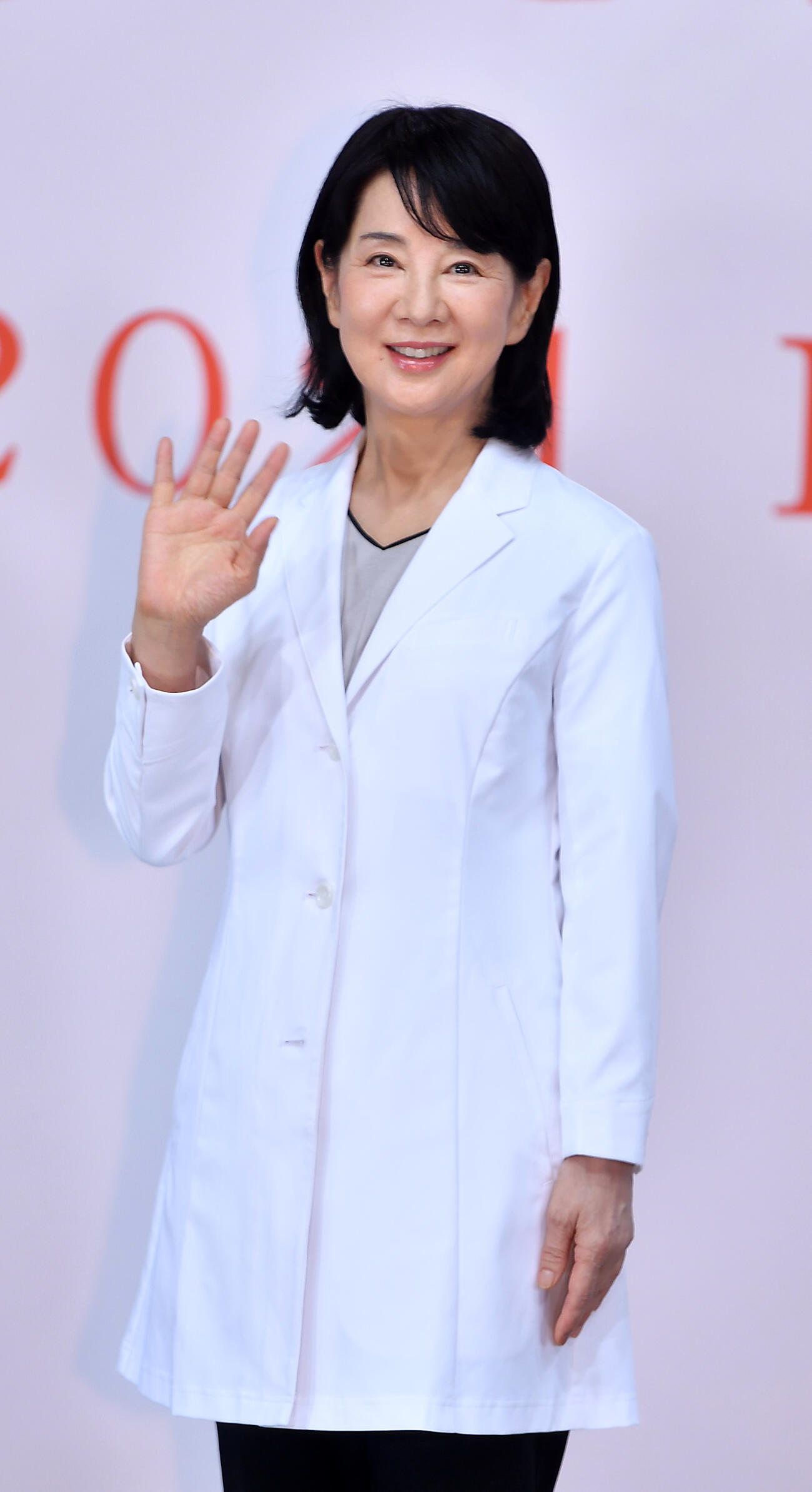 映画「いのちの停車場」の撮影現場会見で記念撮影に納まる吉永小百合（2020年9月撮影）