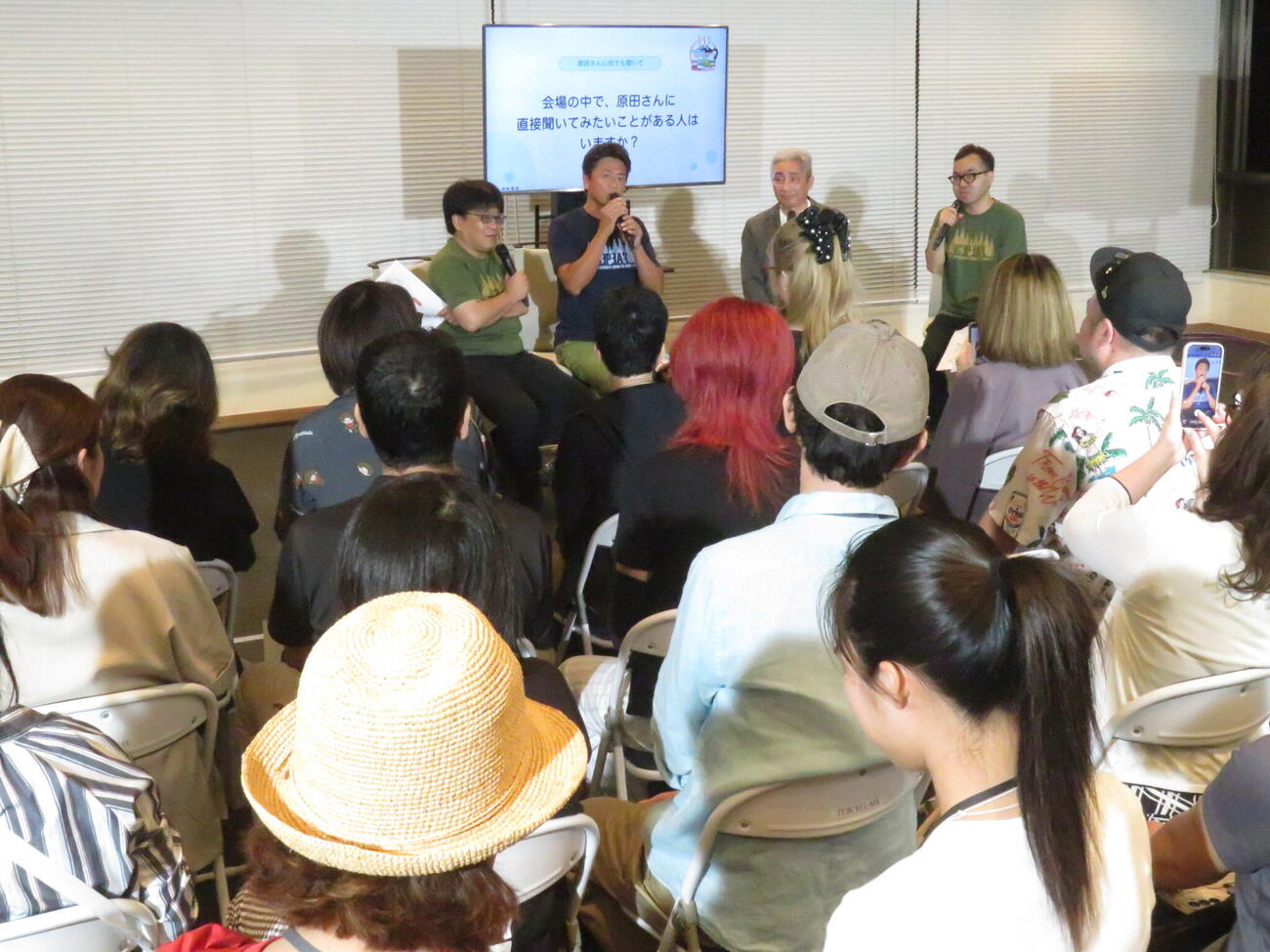 7年前に「4WD不倫」の謝罪会見を行ったTOKYO MX本社大会議場で、冠番組のイベントを行った原田龍二（後方左から2人目）
