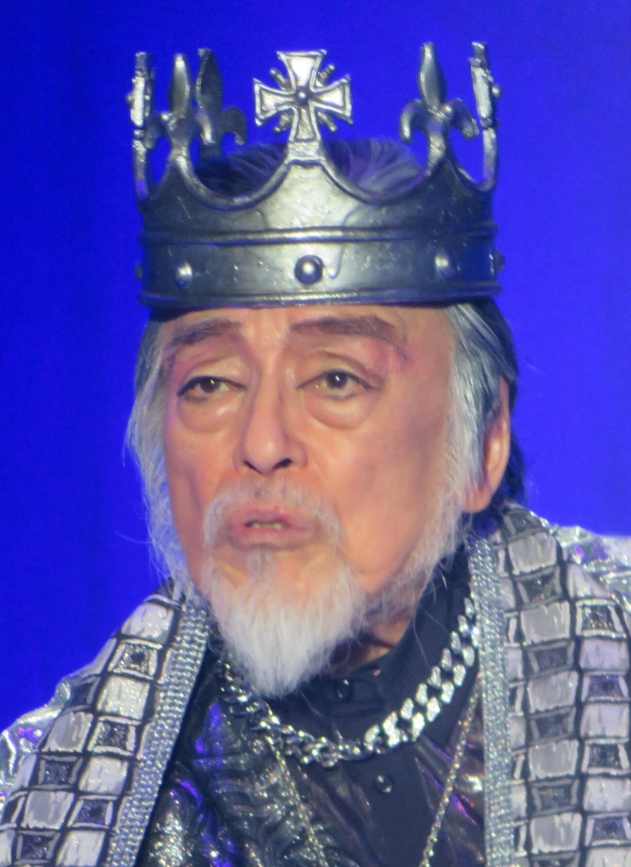 舞台「マクベス」で熱演する横内正（撮影・松本久）