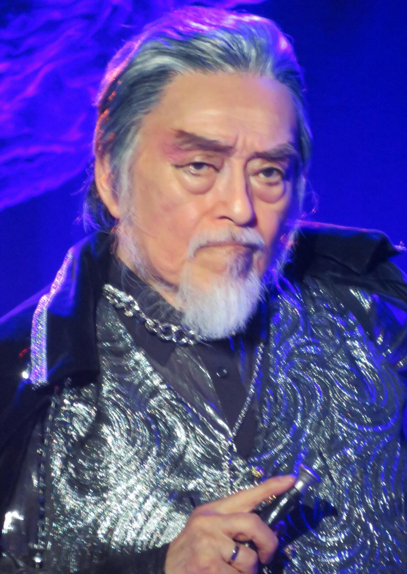 舞台「マクベス」で熱演する横内正（撮影・松本久）