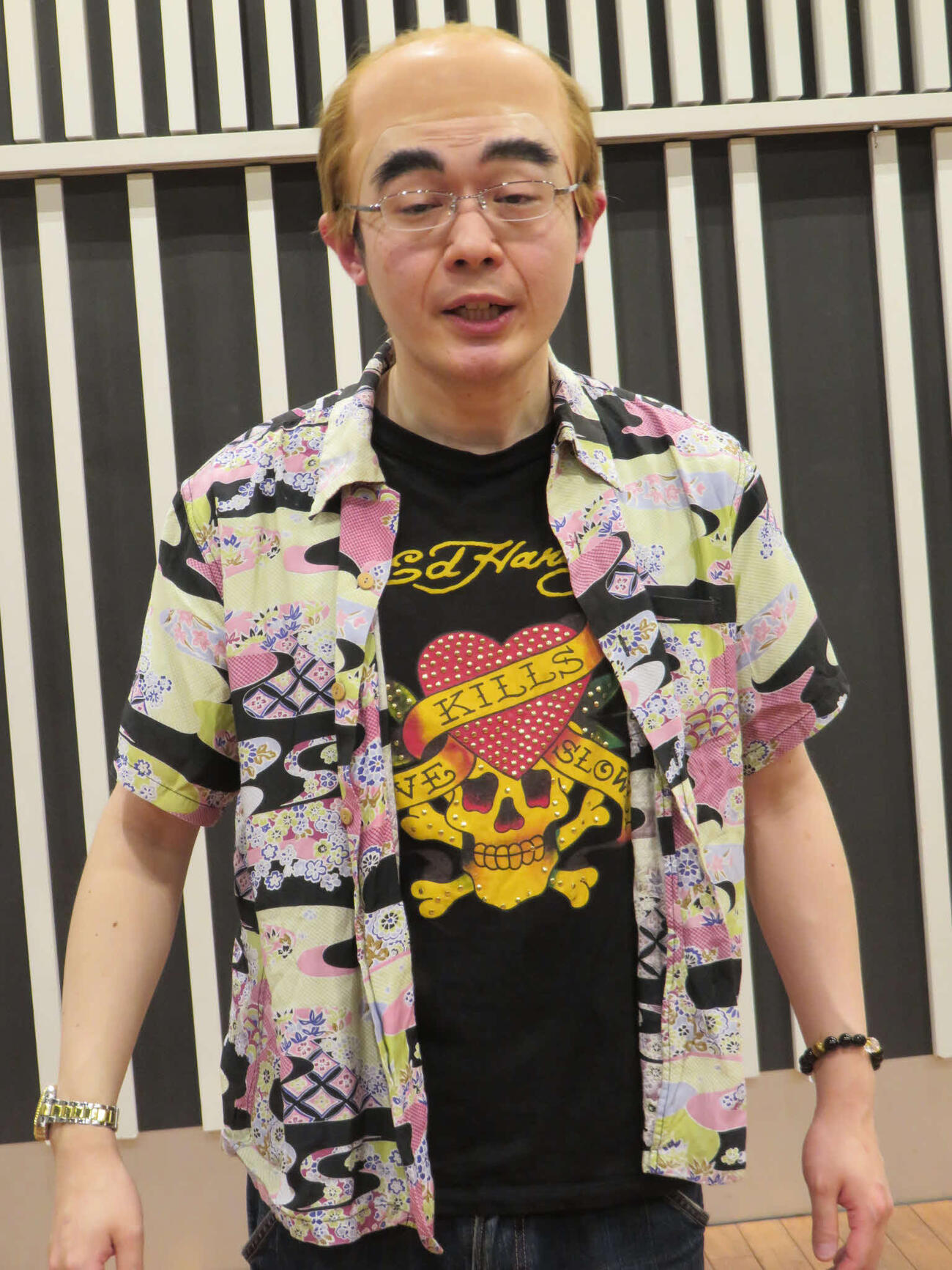 志村けんさんのものまねをするレッツゴーよしまさ